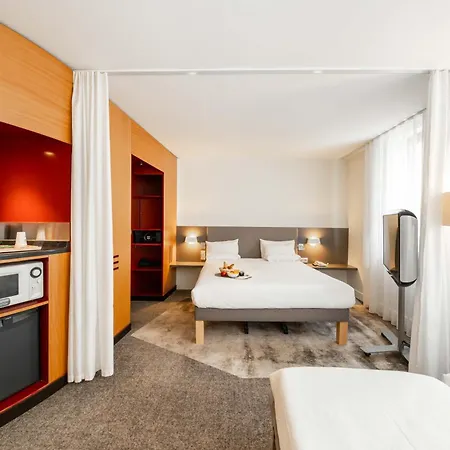 ノボテル スイート センター 4*