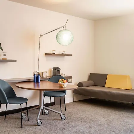 أجنحة نوفوتيل Centre 4*