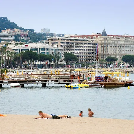 ノボテル スイート センター 4*